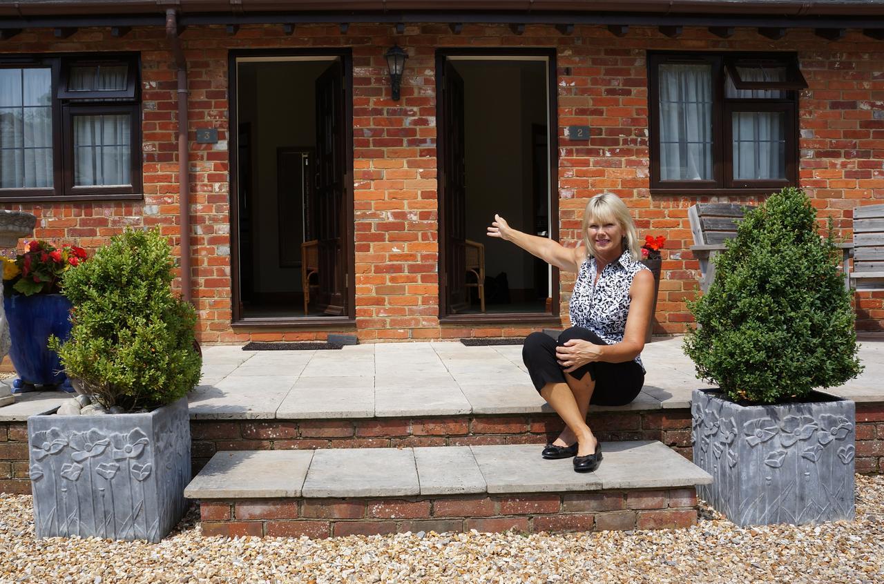 The Olde Barn Bed and Breakfast Lymington Exterior foto