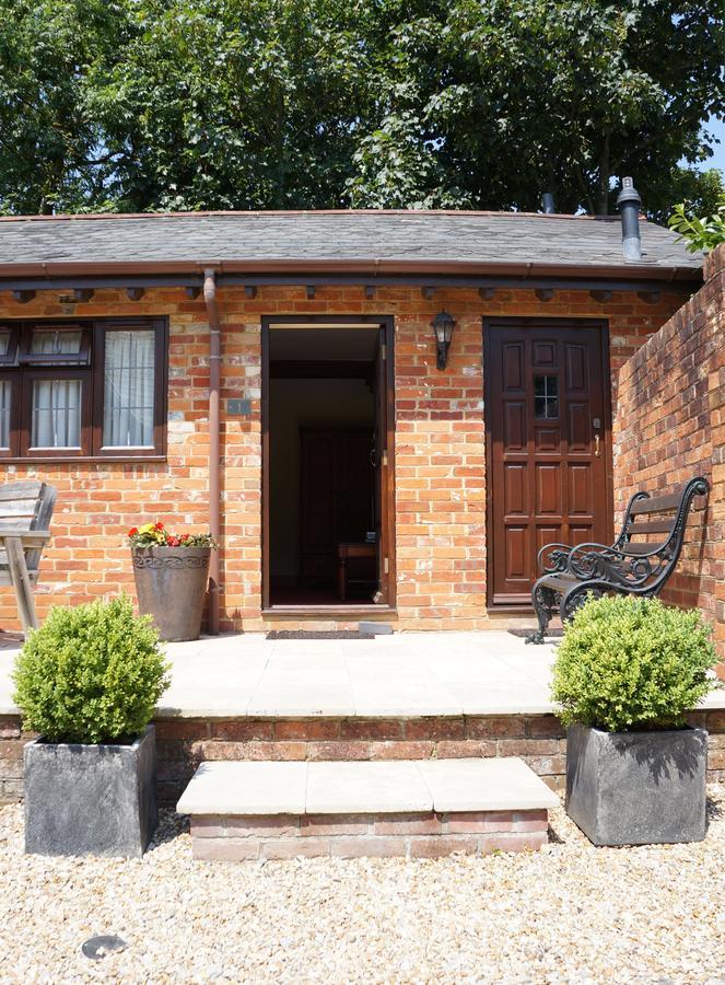 The Olde Barn Bed and Breakfast Lymington Exterior foto