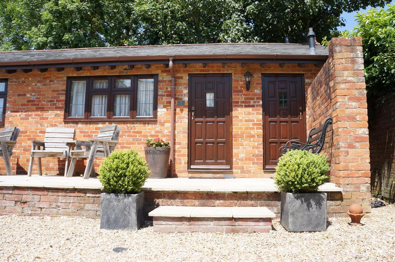 The Olde Barn Bed and Breakfast Lymington Exterior foto
